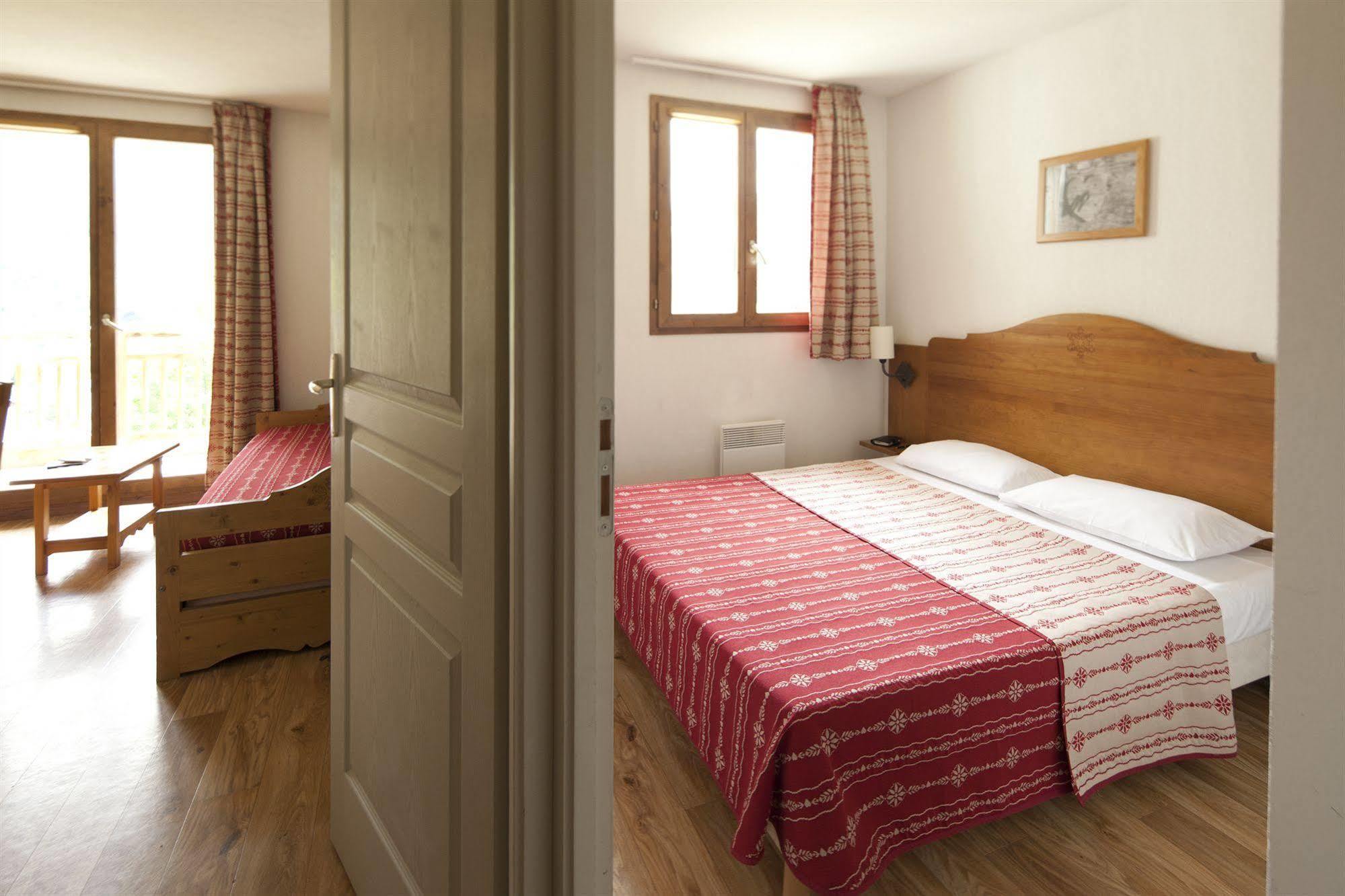 Vvf Residence Albiez-Montrond Maurienne Luaran gambar